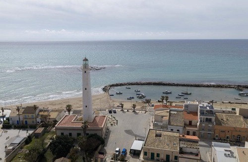 Punta Secca Apartment | Seafront Iconic Lighthouse View Punta Secca