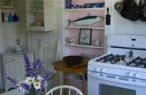 Mid-Coast and Islands House | Seascape Cottage- Presenting Ocean Views, Resort amenities, Sleeps 10