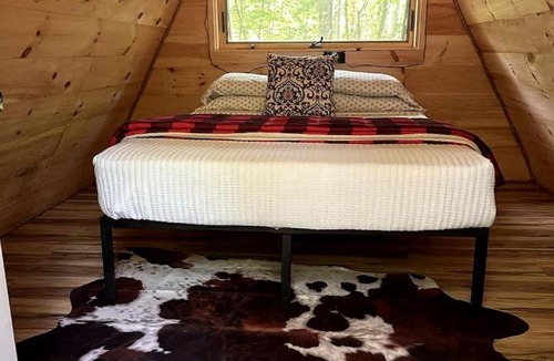 Stoneham Ski Chalet | Secluded A-Frame with Dark Sky Stargazing near White Mountain National Forest, Stoneham, Maine