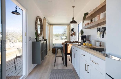 Fredericksburg Cabin | Secluded Soulcation 6 Acres + Private Hot Tub Under the Stars