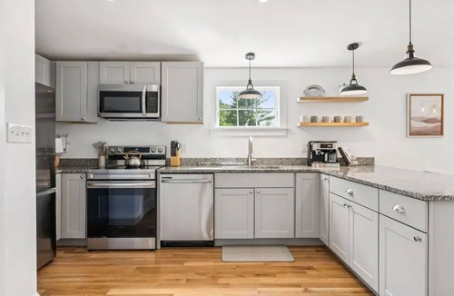 Yarmouth Apartment | Serene 2-bedroom apartment with AC in charming Yarmouth