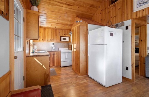 Cushing House | Settlers Cottage, cute Maine home with water views