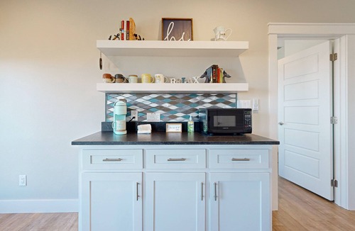 Bella Vista House | Shared Pool, Shared Hot Tub, Pet Friendly
