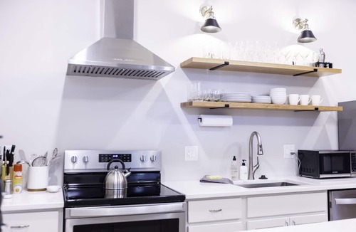 Italian Village Apartment | Short North | Brand New! | Free Off-Street Parking | Walkable