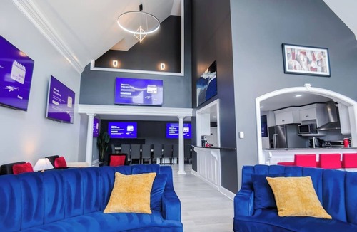 Summit Station House | Simple & Spacious | Sleeps 18 | King | EV | Lake