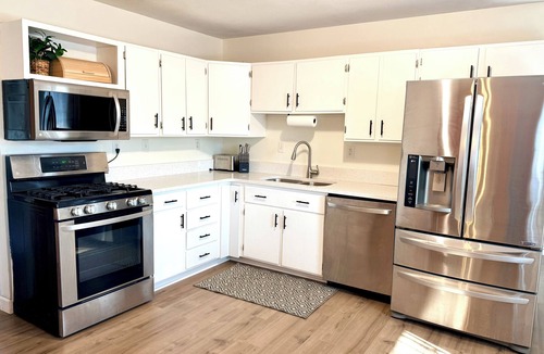 Gahanna House | Sip, Sleep & Plug In - 3BR Ranch - Coffee Bar - Pet/Kid Friendly - Fenced Yard