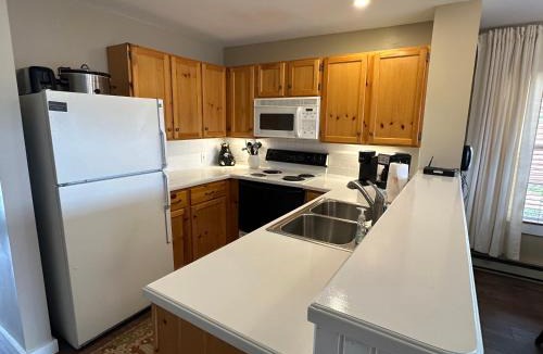 Edray House | Ski in and out, pet and kid friendly, slope side townhouse