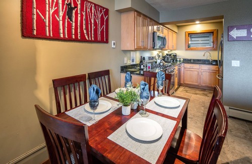 Killington Condo | ⭐️Ski-On/Ski-Off COZY BEAUTIFUL MOUNTAIN CONDO 2-Bed/2-Bath with Fireplace