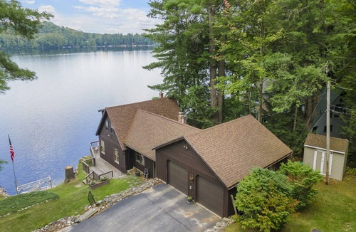 Bridgton House | Skiing, Shopping, Hiking, Snowmobiling - on the water, cozy house