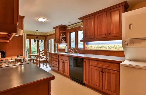 Cape Neddick House | Sleeps 18! .25 mile walk to Cape Neddick beach! Expansive home on Shore Rd, York
