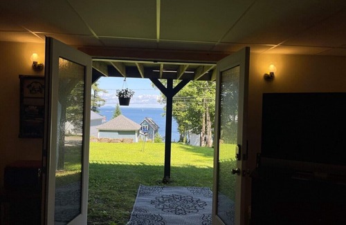 Northport Apartment | Slice of Heaven, steps to the beach