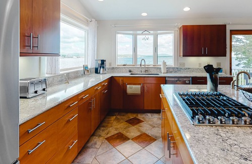 Owls Head House | Snowbird-friendly, waterfront house with amazing views, deck, & washer/dryer