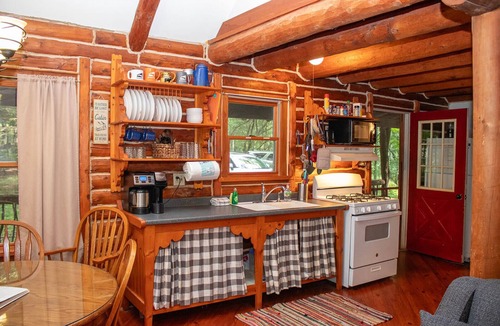 Edray Cabin | Snowshoe Log Cabin - Two Fawns