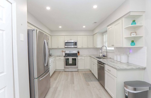 Norfolk Apartment | Sojourn Delightful Family Home Sleeps 6