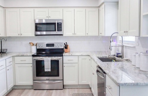 Norfolk Apartment | Sojourn Delightful Family Home Sleeps 6