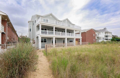 Willoughby Spit Apartment | Sojourn Dune Cottage Beach Front Bliss 3 BR 3 BA