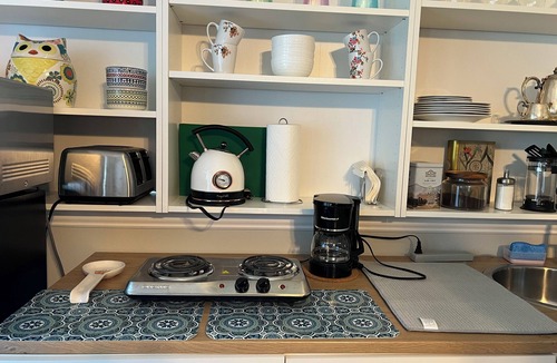 College Park Apartment | Spacious 1BR Suite, Sleeps 5, Private Entrance, Free Parking, Near The Woodlands
