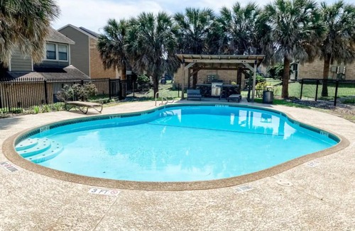 Northwest Corpus Christi Apartment | Spacious 3BR Retreat with Pool and Prime Location