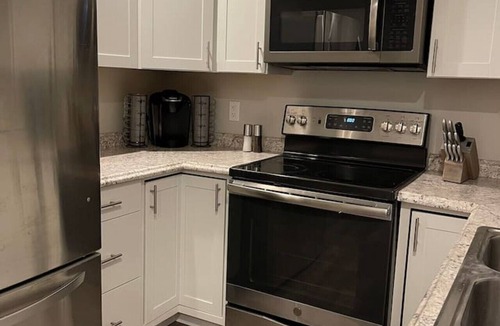 Bangor House | Spacious 4BR| Near Airport | Covered Patio