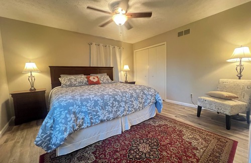 Plain City House | Spacious 5-bed farmhouse w/Pool Table, Table Tennis Close to Columbus Zoo