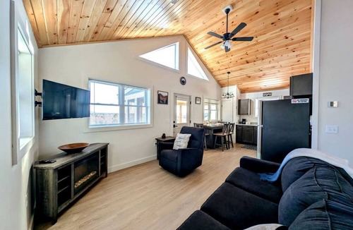 Sullivan Cabin | Spacious Cabin Complex with Flanders Pond Access, Ideal for Group Getaways, Located Near Sullivan, Maine