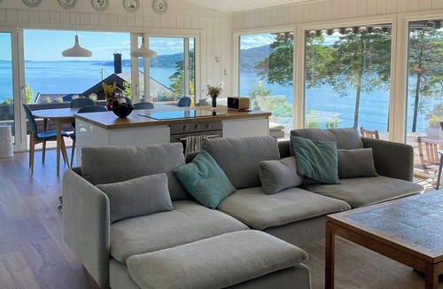 Drobak House | Spacious cabin with annex by Drøbaksundet