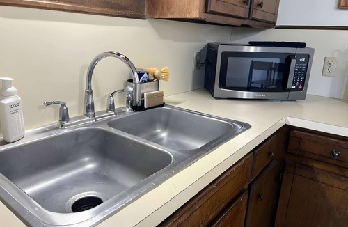 Plainview Apartment | Spacious Extended-Stay Townhome | Cook & Relax!