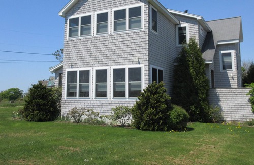 Mid-Coast and Islands House | Spacious Home, With Ocean Views, Large Yard, Private Driveway, Handicap Access