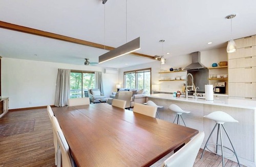 Cushing House | Spacious House with Modern Comforts and Nature