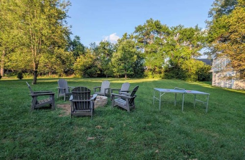 Delaware House | Spacious King Games Fire Pit 5 Min to Zoo!