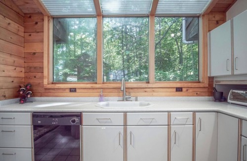 Harrison House | Spacious Lakeside Four-bedroom Home on pristine Crystal Lake in Harrison, Maine