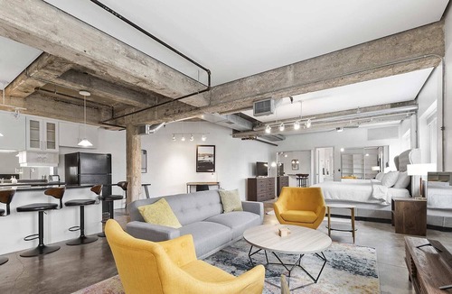 Downtown Austin Apartment | Spacious Loft on 5th St