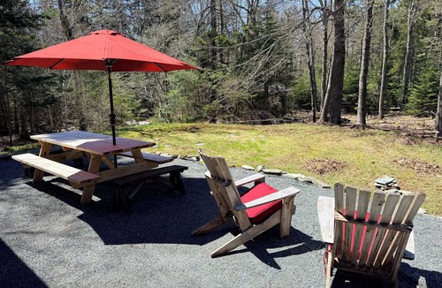 Brooklin House | Spacious private modern 4-bedroom house in beautiful natural setting in Brooklin