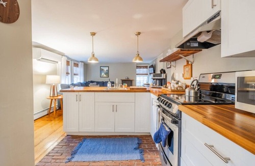 West End House | Spacious West End Retreat. Walk Everywhere, Prime Location. 5 BR/3BTH. 6 BEDS.