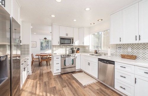 Mesa Rock House | Spanish Casita With Game Room/Putting Green/ Beach VolleyBall/Pool Slide/Hottub!