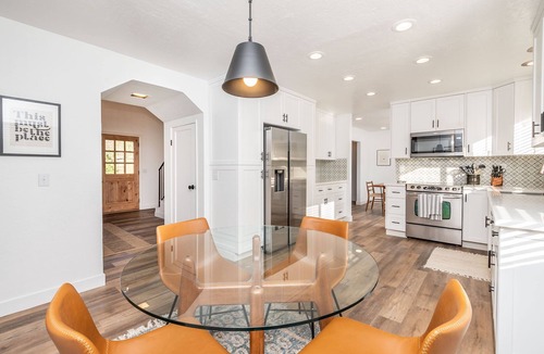 Mesa Rock House | Spanish Casita With Game Room/Putting Green/ Beach VolleyBall/Pool Slide/Hottub!