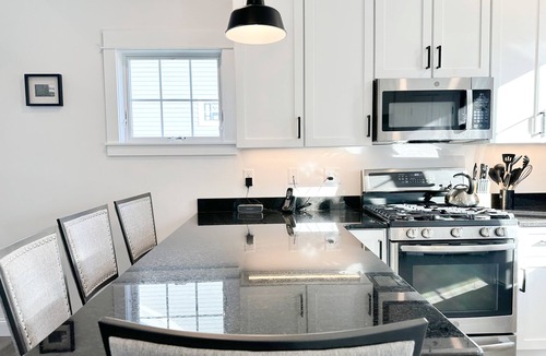 Arundel Cottage | Spectacular 3 Bdrm Cottage in Private Resort