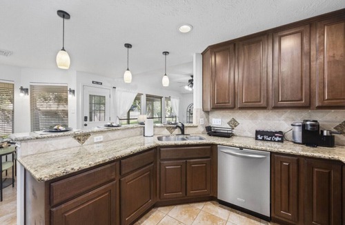 Willow House | Spring 5BR Sleeps 16 | Heated Pool, Hot Tub, EV Charger, Train Theme