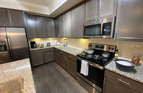 Spring Apartment | Spring Cheerful Modern 2 king Longterm