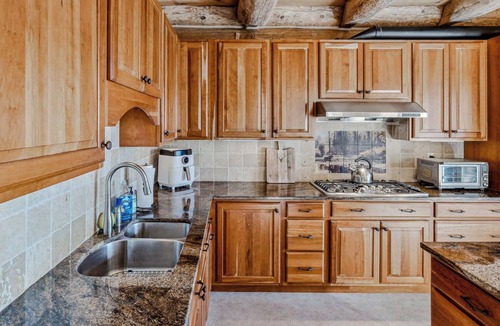 Hartland House | Spruce Moose Lodge, Custom Log Cabin with Hot Tub