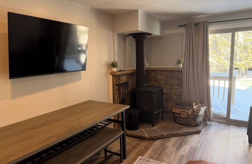 Snowshoe Condo | SR 41 Cozy Ski-Out Renovated Shamrock Retreat