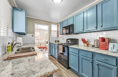 College Station Apartment | St Simons: 3 Bedroom, Walk to A&M, King Beds