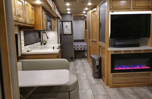 Parker County RV Rental | Stationary RV Oasis near Aledo-Fort Worth | Luxury - Tent