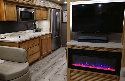 Parker County RV Rental | Stationary RV Oasis near Aledo-Fort Worth | Luxury - Tent