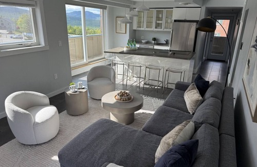 Carrabassett Valley Condo | Steps to Lifts! Upscale Village Condo