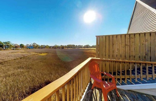 Bethany Beach House | Stewards Watch ownhouse close to the ccean w/shared pool, free WiFi, private W/D