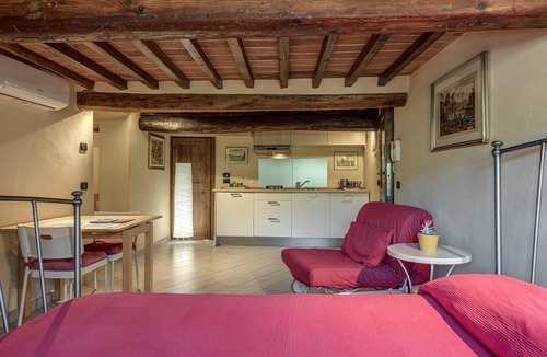 San Martino alla Palma Apartment | Studio 'Il Poderaccio Tramontana' with Shared Pool, Wi-Fi and Air Conditioning