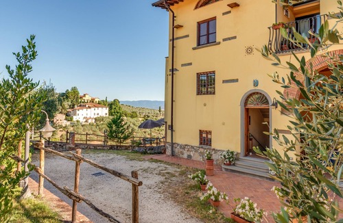 San Martino alla Palma Apartment | Studio 'Il Poderaccio Tramontana' with Shared Pool, Wi-Fi and Air Conditioning