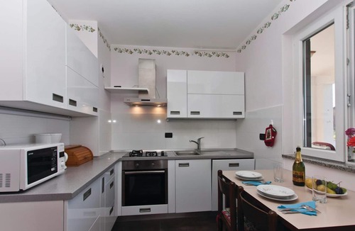 Banjole Apartment | Stunning apartment in Pula with house sea view