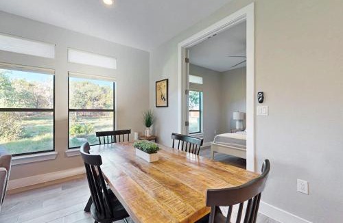 Horseshoe Bay House | Stunning Lake House with Spacious Bedrooms - Minutes to Local Attractions